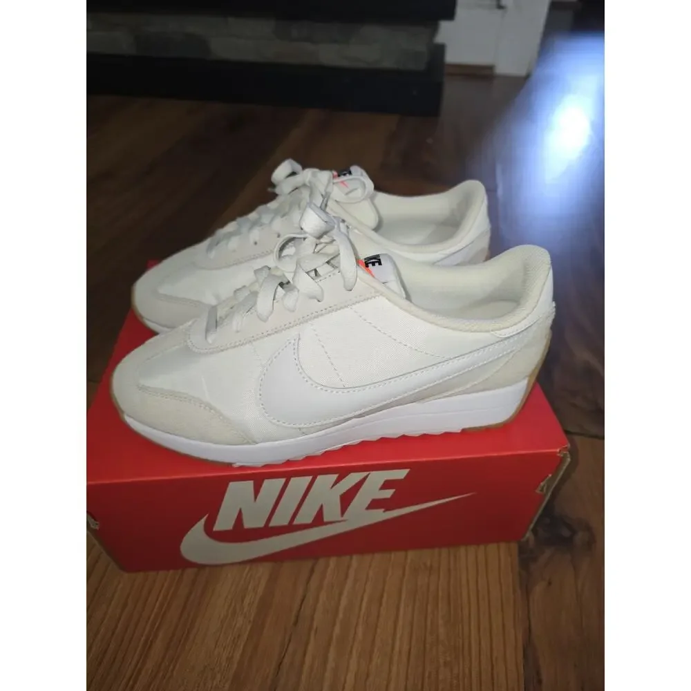 Size 6.5 - Nike Pacific White Gum W
